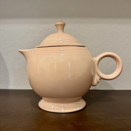 Rare 1986 First Run Fiestaware Apricot Teapot With Original Finial Design Fiesta