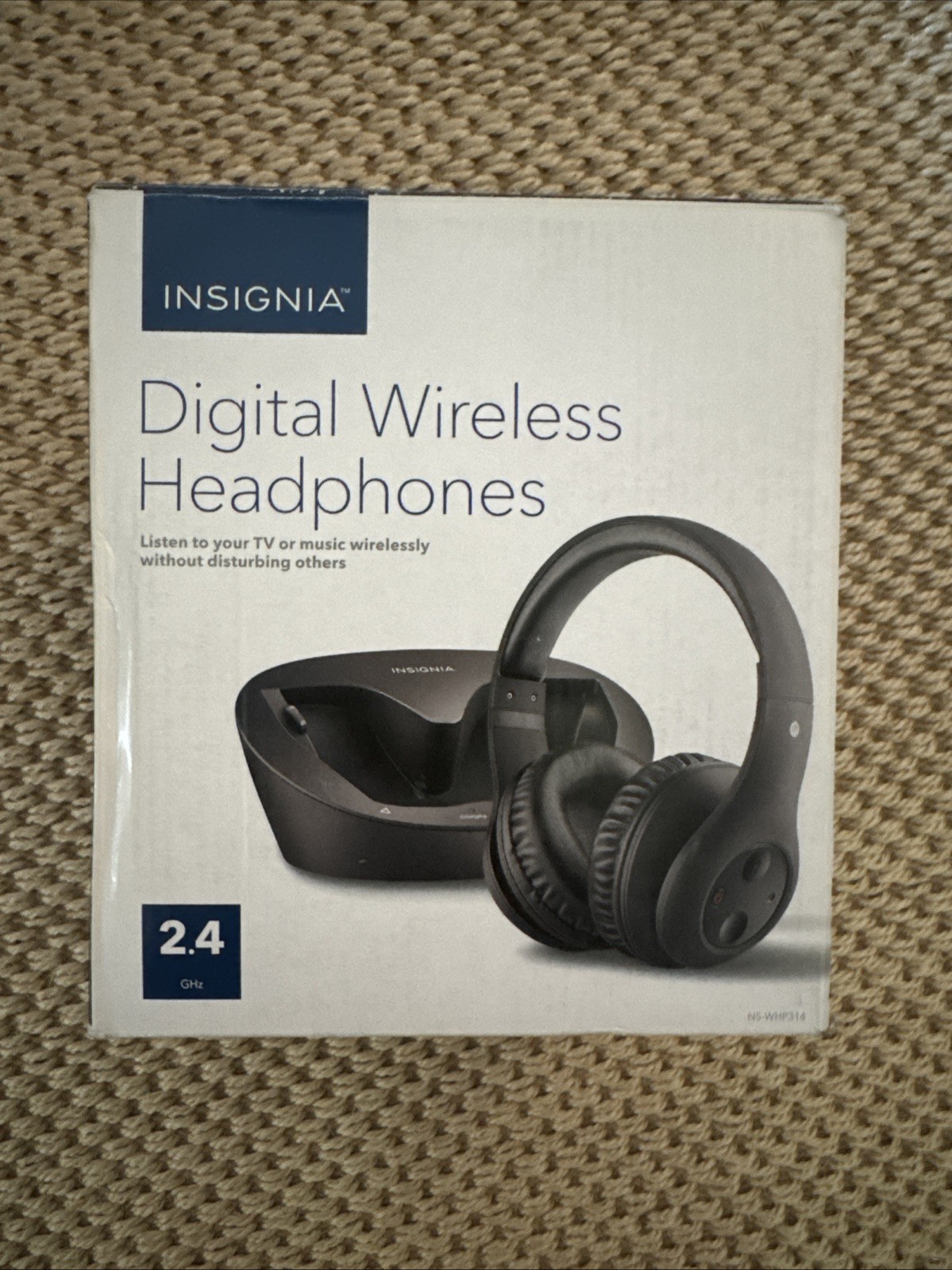 Insignia Digital Wireless Headphones 2.4GHz with Charging Do