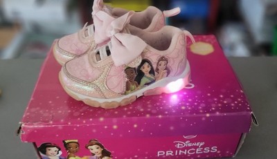Disney Princess Girls Pink Light Up Bow Glitter Slip On Sneakers Size 6 w/Box