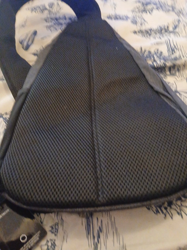 UFC 19 CRIMES SLING BAG - Image 4 of 4