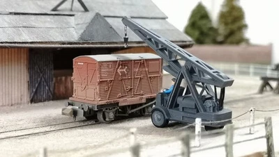 BRITISH COMMERCIAL CLASSICS Arch Laser A3D025 N Gauge Ransome & Rapier 6 ton Petrol/Electric Yard Crane