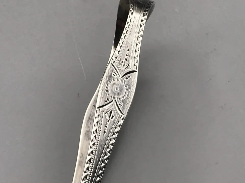 Bonitas pinzas de azúcar georgianas de plata de ley de 1803 - fabricantes familiares Bateman Foto 3 de 4