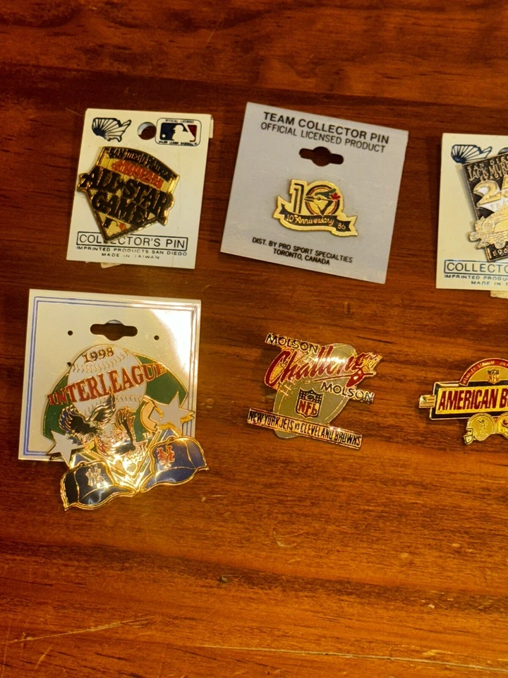 Vintage MLB NFL pins Buttons (15) Eagles Mets Phillies Blue Jays All Star Game - Image 3 of 4