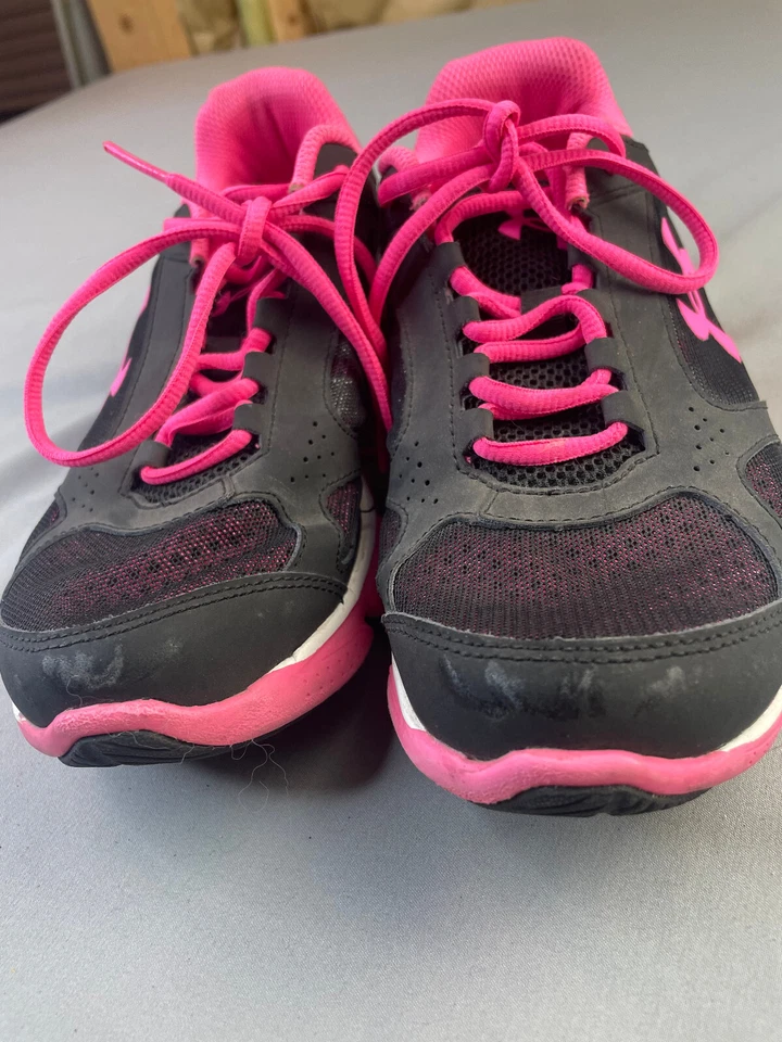 Zapato para correr Under Armour Micro G Assert negro rosa juvenil talla 6 mujer 7-7,5 Foto 4 de 4