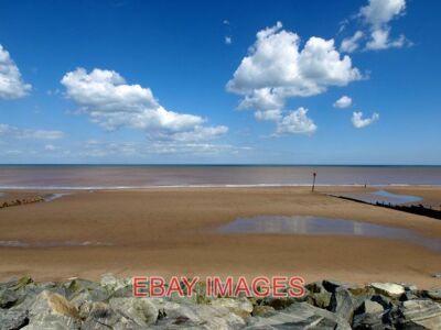 FOTO WELITERNSEA BEACH DIE SCHWEREN FELSBROCKEN IM VORDERGRUND GEHÖREN ZUM WELKEN
