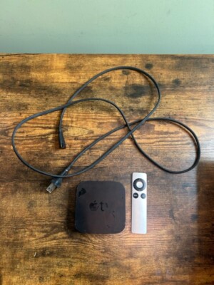 Apple TV 3rd Gen HD Media Streamer Streaming Box w/power cord and remote