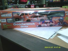 BROOKFIELD 1/24 DALE EARNHARDT TRACKSIDE COLLECTION WHEATIES