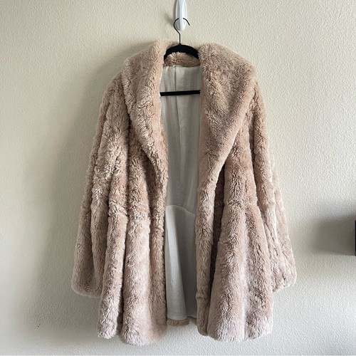 Free People Beige Faux Fur Soft Mob Wife Lined Jacket Womens Size Medium Mobwife - Picture 2 of 12