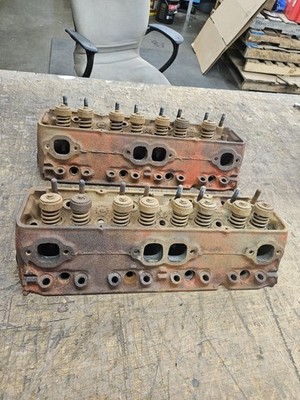 1967 SBC Small Block Chevy 327 Heads 3890462 462. Dated I-26-6