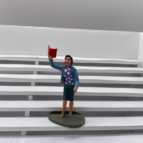 F1020 - Greenhills Scalextric Carrera Female Spectator with Programme 1.32 Scale