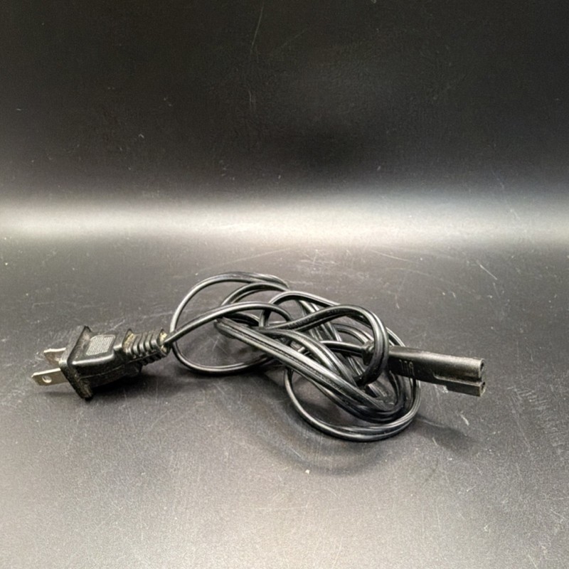 Black NEMA 1-15P to IEC 60320 C7 2-Prong Non-Polarized AC Power Cable 125V