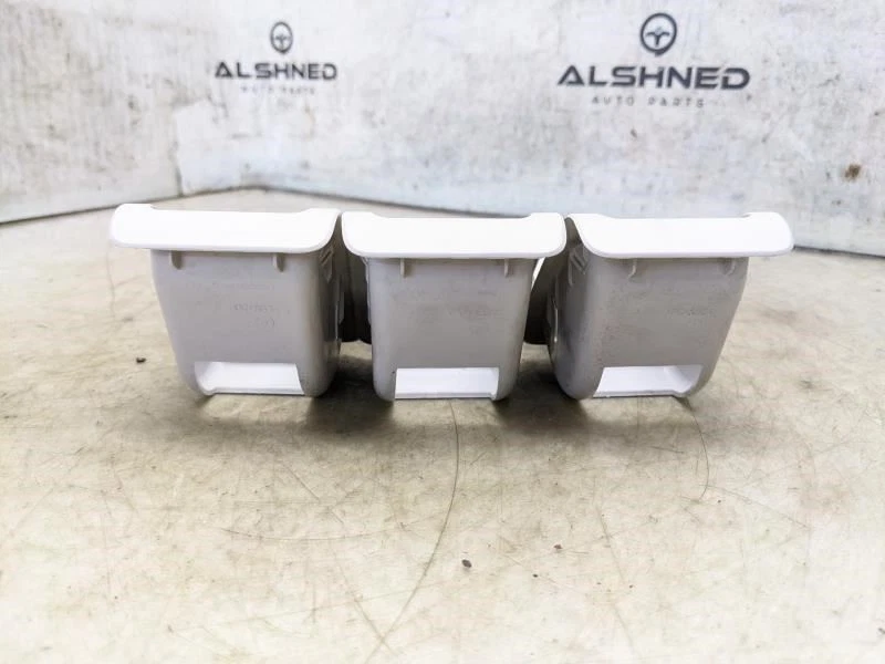 Juego de 3 embellecedores de cubierta de anclaje de asiento infantil 15-21 Mercedes-Benz C300 RR 20586800397H52 Foto 4 de 4