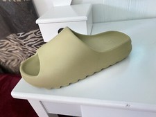 Yeezy Slides bone size 10