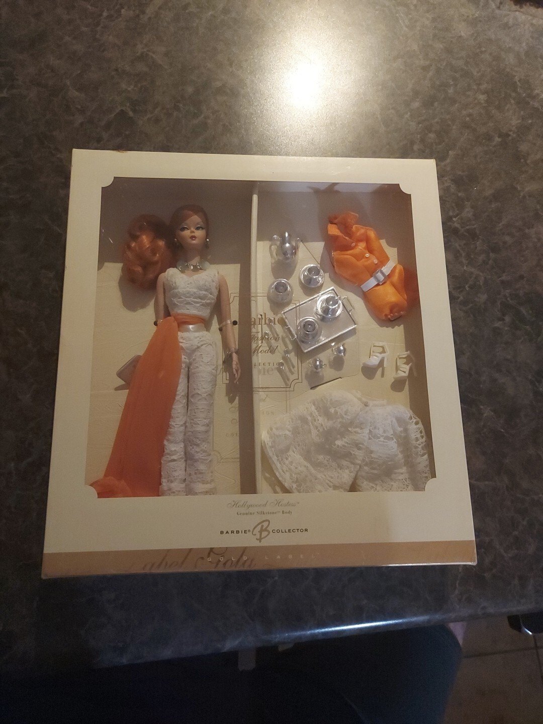 BARBIE HOLYWOOD HOSTESS DE 2007 SILKSTONE COLLECTION FASHION