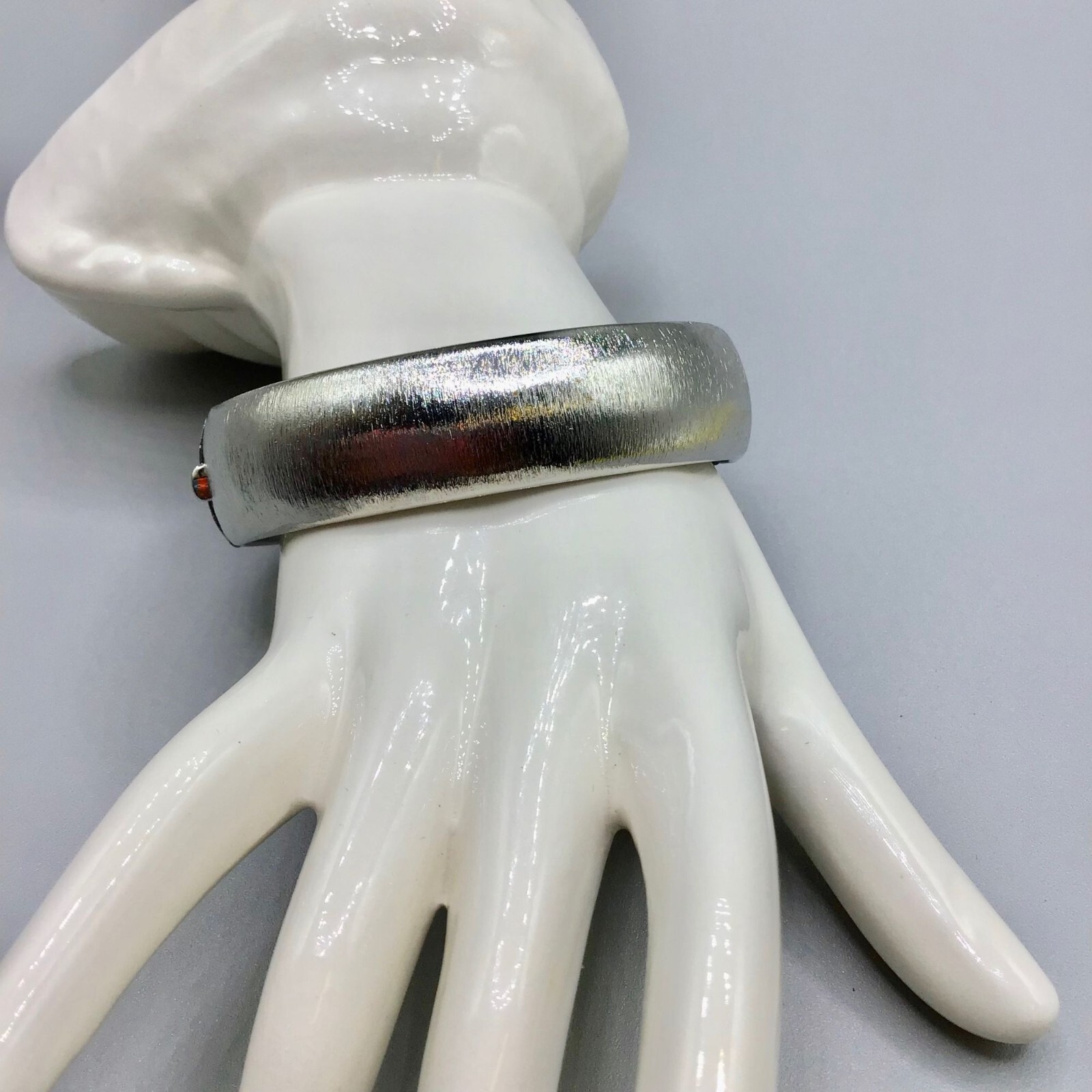 Brushed Silver Tone Bangle Hinged Simple 70s Cost… - image 4