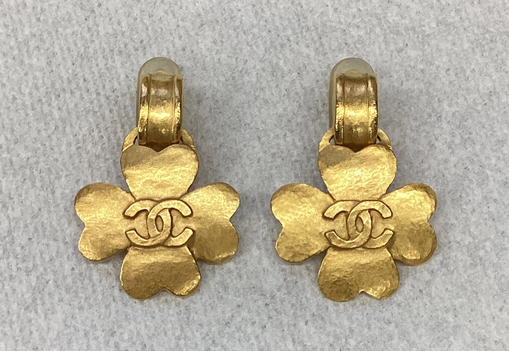 Vintage Chanel Gold Plate Four Leaf Clover Clip On Earrings CC