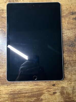 Apple iPad 6th Generation 32GB Space Gray WIFI Excellent Condition 90%+ Battery