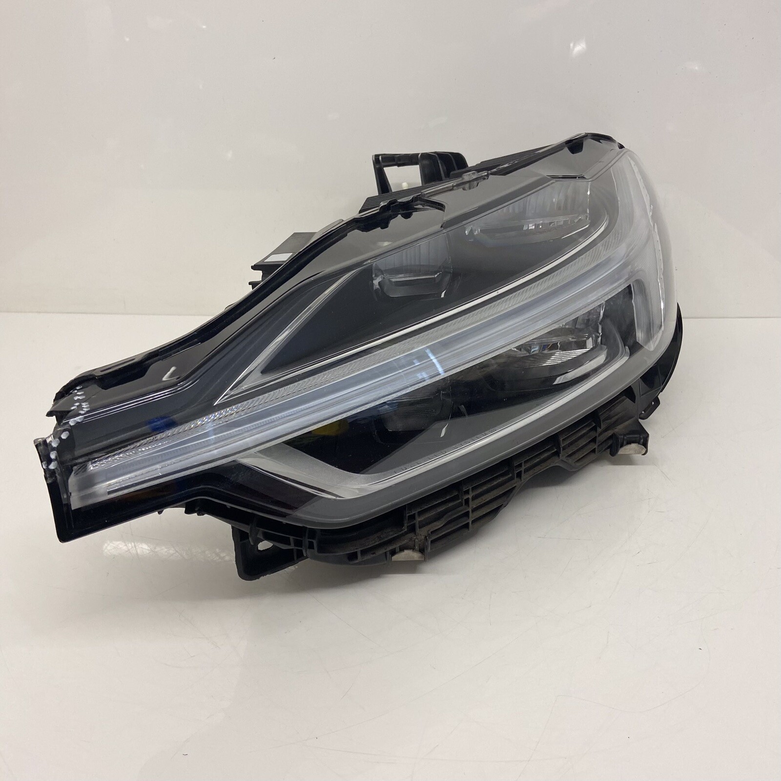 Volvo Xc90 2018-on Mid LED Headlamp Passenger Side 32133546  