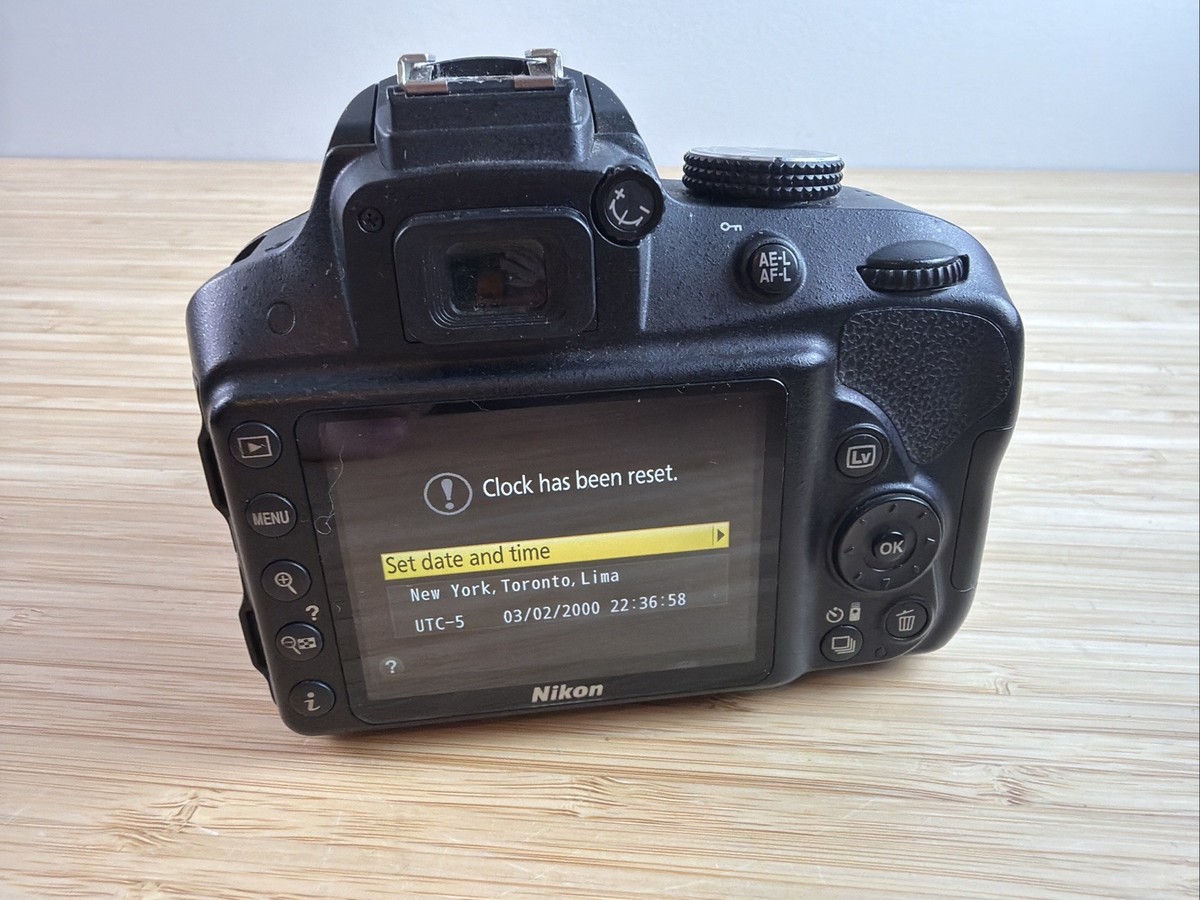 Nikon D3300 24.2 MB CAMERA DX AF-S NIKKOR Lens 18-55mm & Battery