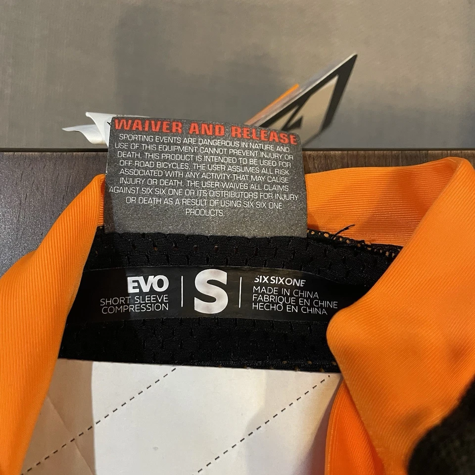 Chaqueta de compresión SixSixOne 661 Evo manga corta negra (pequeño adulto) Foto 4 de 4