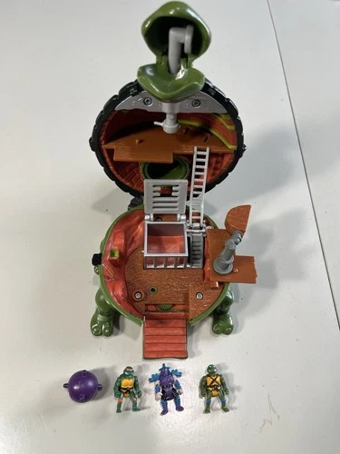 Vintage 1994 playmates Teenage Mutant Ninja Turtles Leonardo Lair With Figures