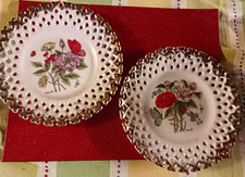2 X MID CENTURY EDMUNDS NETZFÖRMIG DURCHBOHRT 6" TELLER SIGNIERT BLUMEN SCHMETTERLING