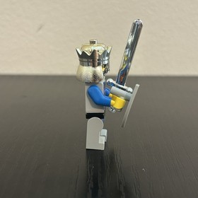 Lego Castle Knights Kingdom I  King Leo Minifigure 6026 6098 6091 6095