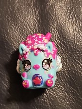 Hatchimals CollEGGtibles Cosmic Candy Vanilla Macow Blue Mini Figure- 1 Inch