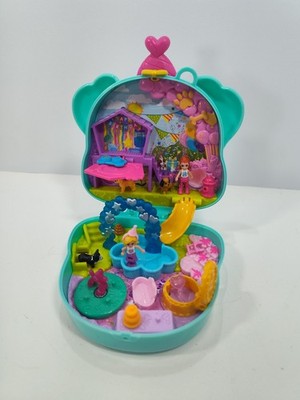Polly Pocket Doggy Birthday Bash Compact - 5 Pieces (2 dolls) + Tiny Case 2022