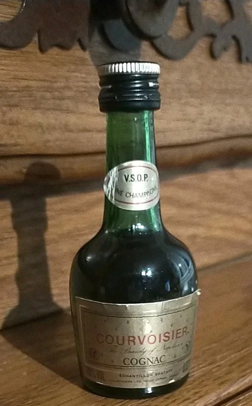 Cognac COURVOISIER : Mignonnette pleine - Photo 1/1