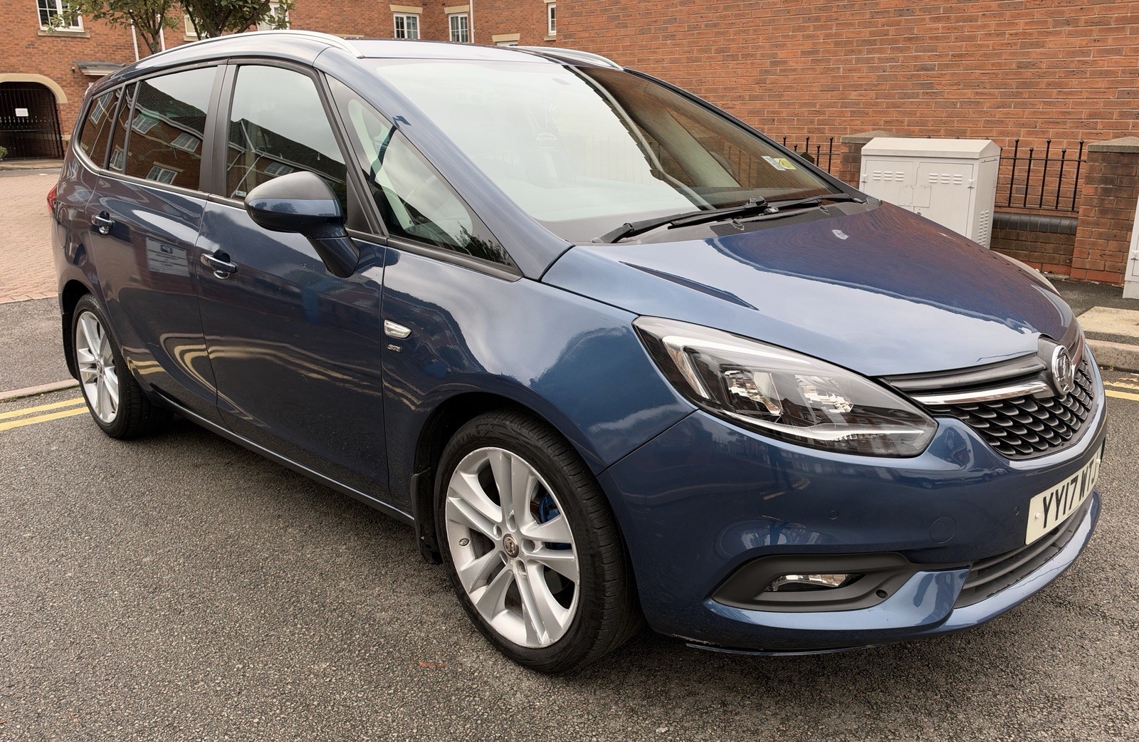 Vauxhall Zafira SRI Nav turbo.
