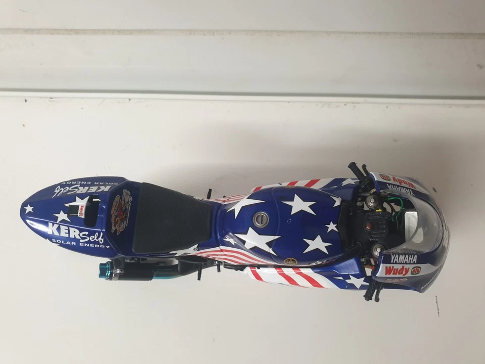 1/12 Minichamps Colin Edwards 2008 Yamaha Ltd Ed 700 - Signed with COA  - Image 3 of 4