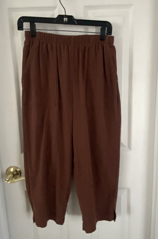 WOMEN'S BROWN ELASTIC WAIST COTTON BLEND CAPRI'S BY SPORT TIMER-SIZE : 10 PETITE