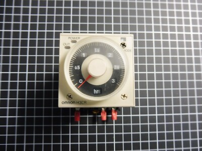 1 x Omron Timer H3CR-A8 + Sockel P2CF-08