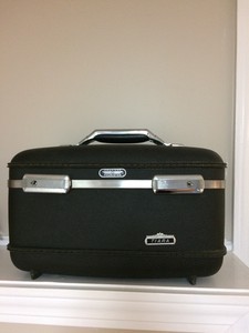 american tourister cosmetic case