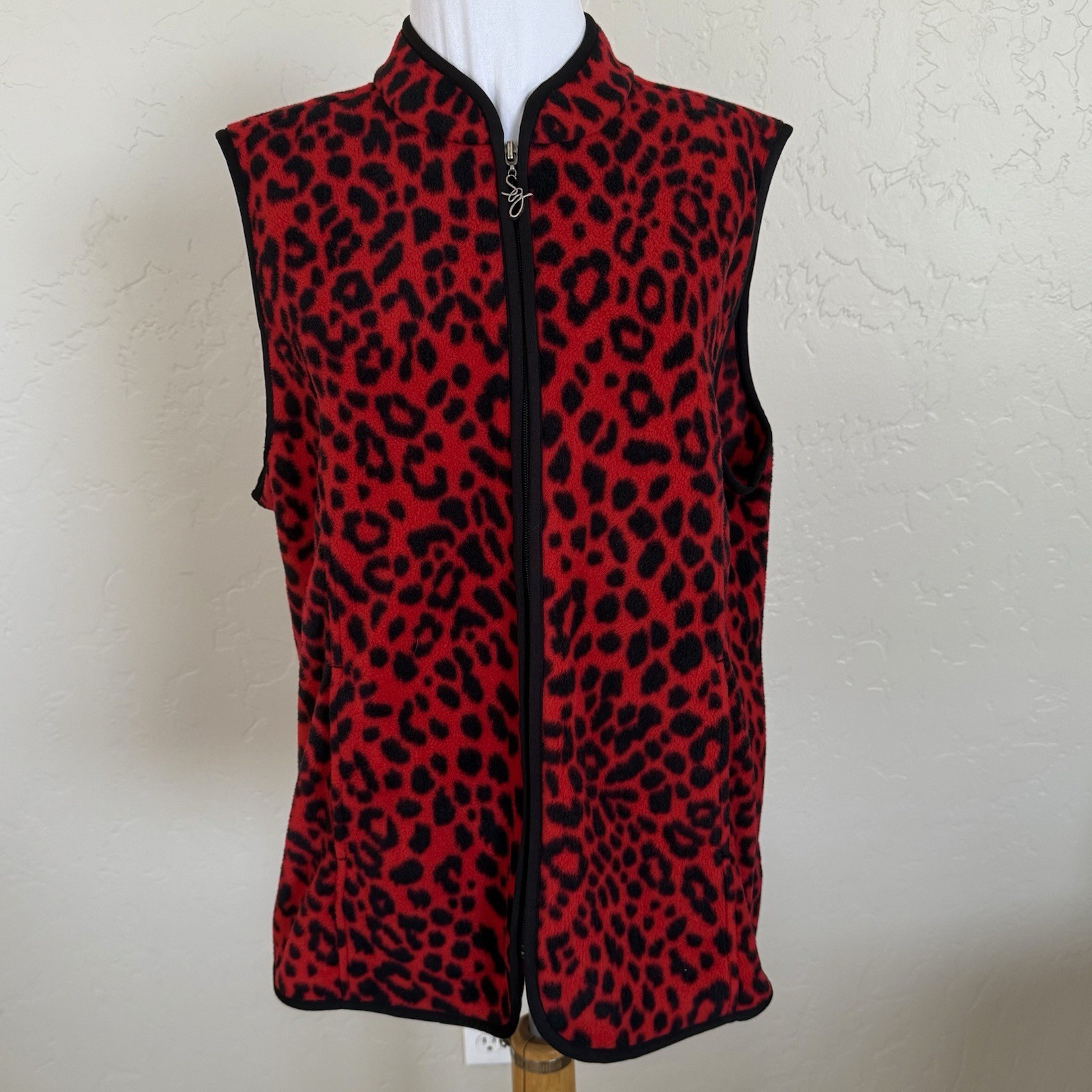 Susan Graver Excellent Condition Red Animal Print Logo Zip Pull Fleece Vest