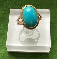18ct Gold Hallmarked Ring With Oval Cabochon Turquoise Stone. Size N 4.32gms