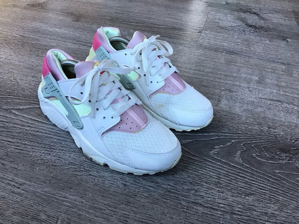 Nike Air Huarache Run GS Girls Size 5.5Y White Running Shoes Sneakers DR0163-100 - Image 2 of 4