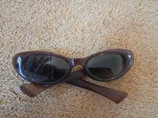 Broken Lens 1950s Cat Eye Sunglasses Brown Vintage