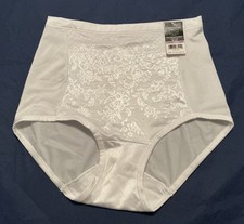 Vanity Fair NWT Smoothing Comfort Brief With Lace Size 6/M White Style 13262