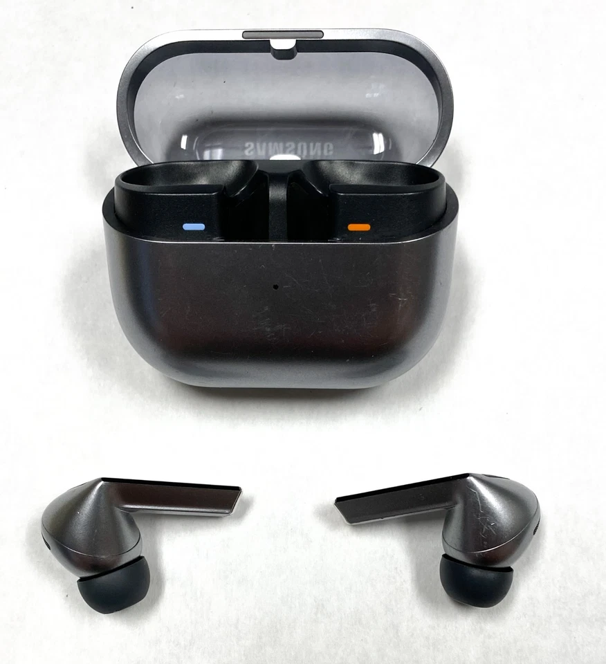Samsung Galaxy Buds3 Pro SM-R630 AI True Wireless Bluetooth Earbuds - Silver - Image 3 of 4