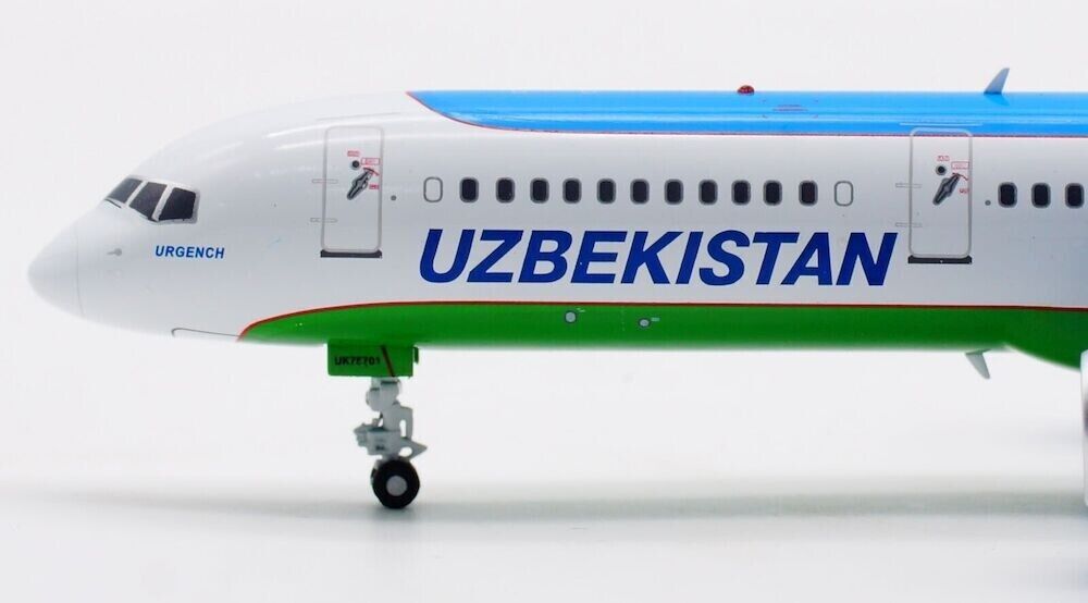 1:200 IF200 Uzbekistan Airways Boeing 757-23P UK75701 W 1:200 IF200 Uzbekistan Airways Boeing 757-23P UK75701 W