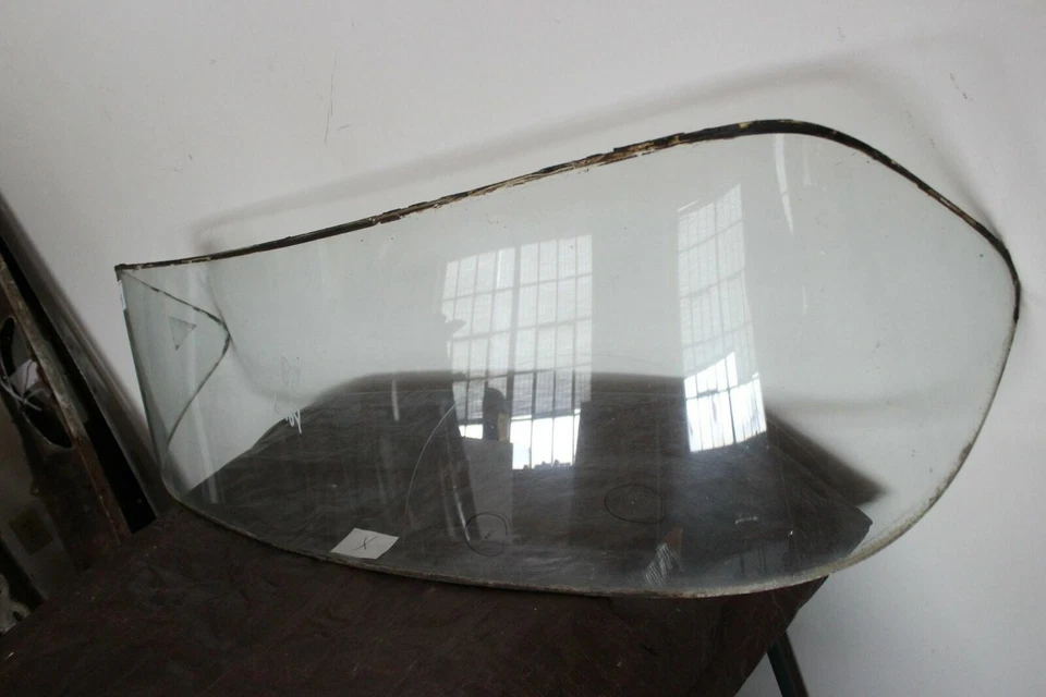 Parabrisas laminado Ford 1958 1958 sedán de 2 puertas (RW95) usado OEM Foto 3 de 4