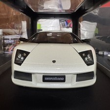 Unexhibited item AutoArt 1/18 Lamborghini Murcielago 2001 White