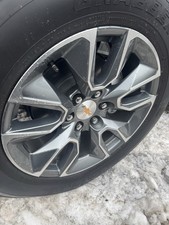 Oem 20x9 Grey Machined Rims And Center Caps Off Of A 2026 Silverado 1500 Lt Oem 20x9 Grey Machined Rims And Center Caps Off Of A 2026 Silverado 1500 Lt