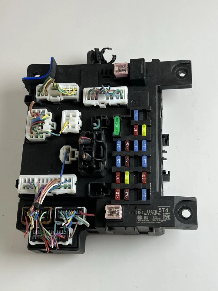 2021 MITSUBISHI RVR DASH FUSE RELAY JUNCTION BOX BLOCK 8637B574 OEM - Imagem 2 de 4