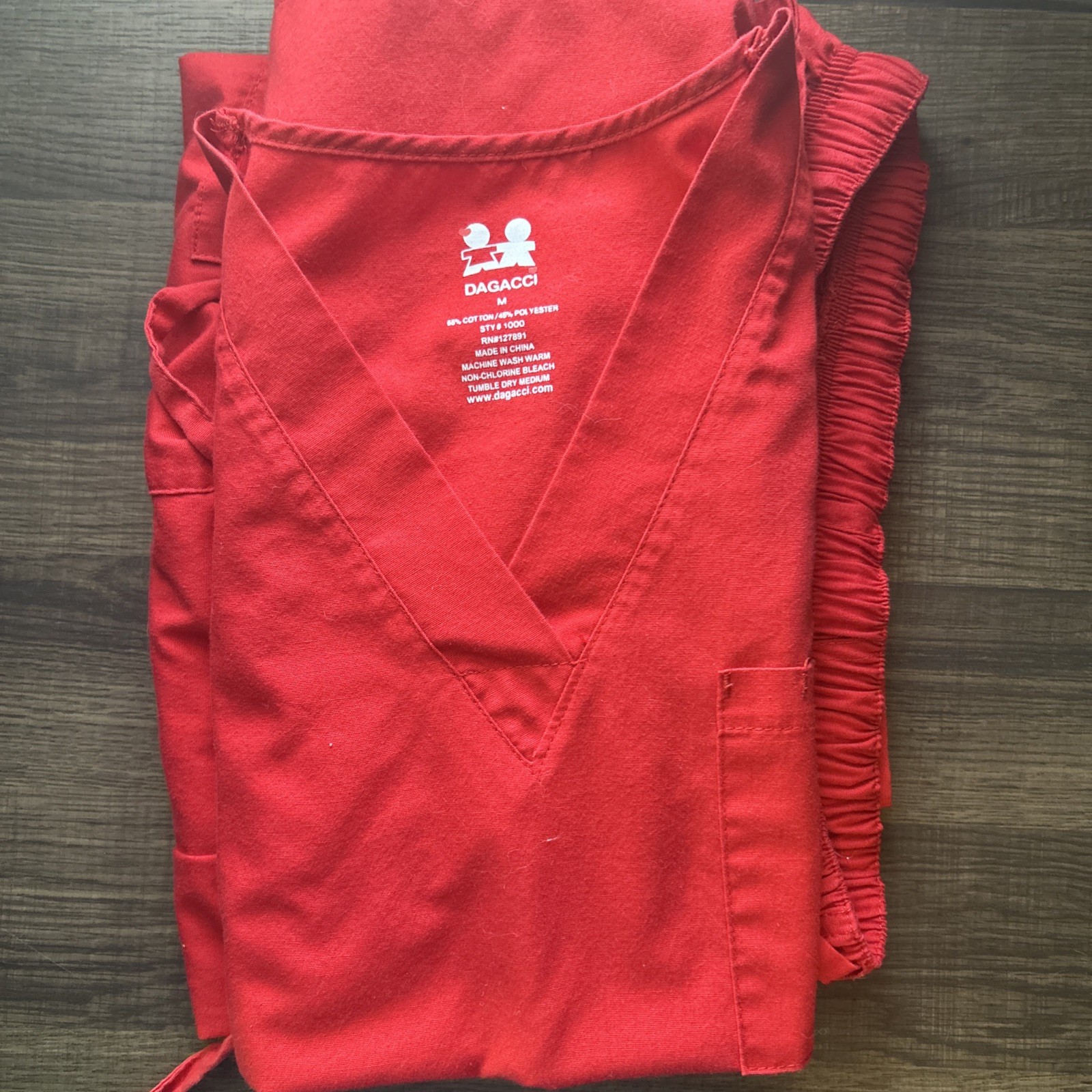 Dagacci red scrub set medium - image 9