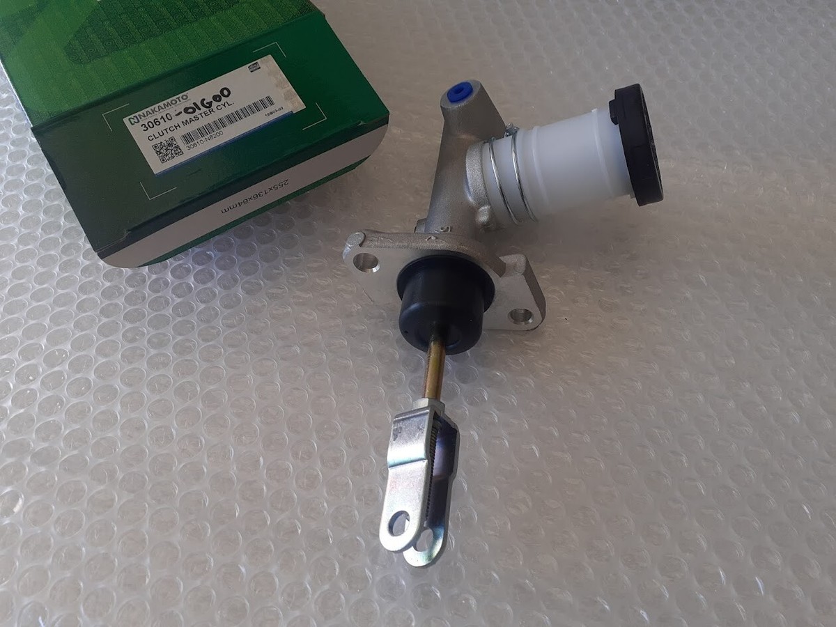 Clutch Master Cylinder for Nissan Terrano Pathfinder Pickup D21 5