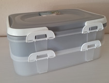 Partycontainer Kuchentransportbox mit 2 Etagen und Hebeeinsatz in Pastell Grau 
