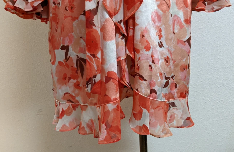 Женский халат Oscar de la Renta с розовой этикеткой и цветочным принтом с оборками LG - Изображение 3 из 4